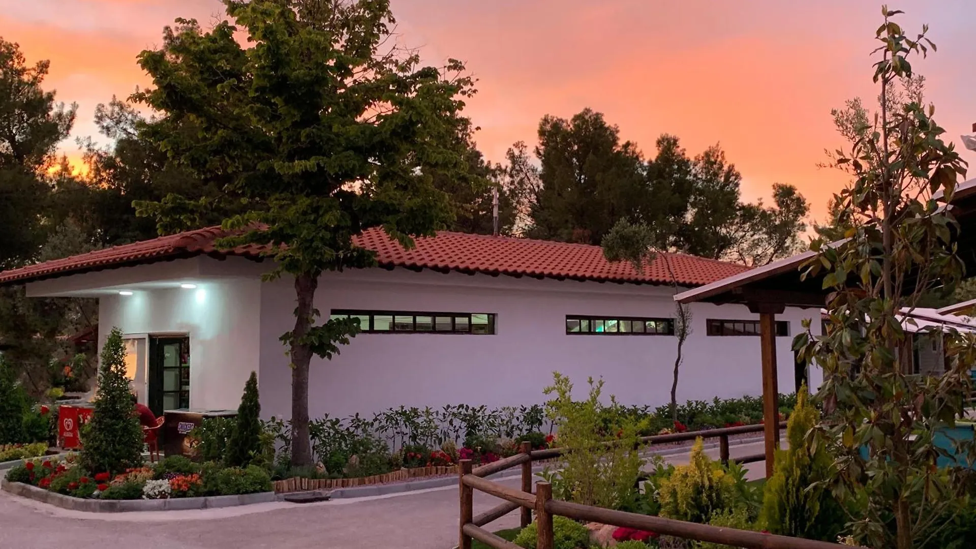 Κάμπινγκ Camping Castello Νέος Μαρμαράς Ελλάδα
